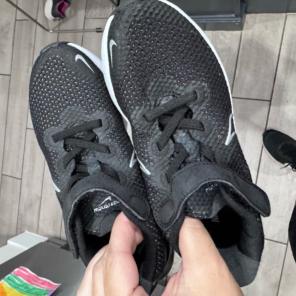 Nike Black Athletic Shoes with Breathable Knit Upper